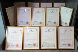 “东莞市人山精密科技有限公司取得筒件无缝贴皮装置专利
